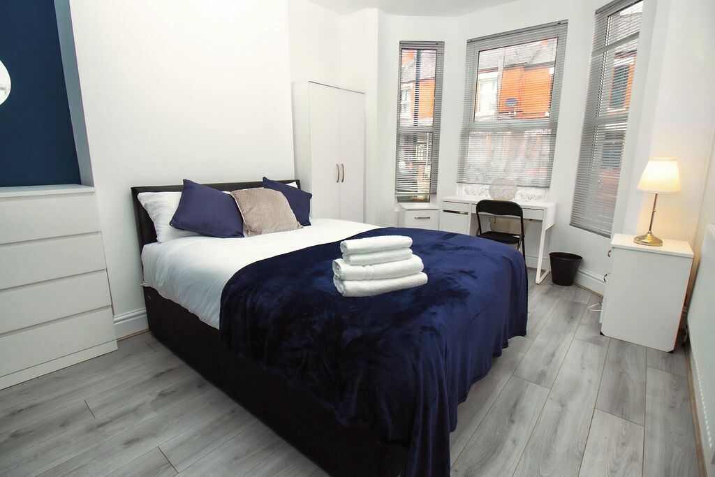 4 bedrooms, iron/ironing board, Internet, bed sheets