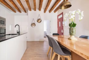 Unclassified image, 2 of 65, button - Elegant 3-Bedroom Apartment for Up to 8 Guests in Madrid (Madrid)