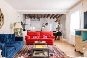 Unclassified image, 3 of 65, button - Elegant 3-Bedroom Apartment for Up to 8 Guests in Madrid (Madrid)