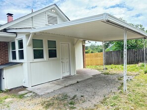 Exterior - Mins from Duke Hospital and UNC Chapel Hill (Durham)