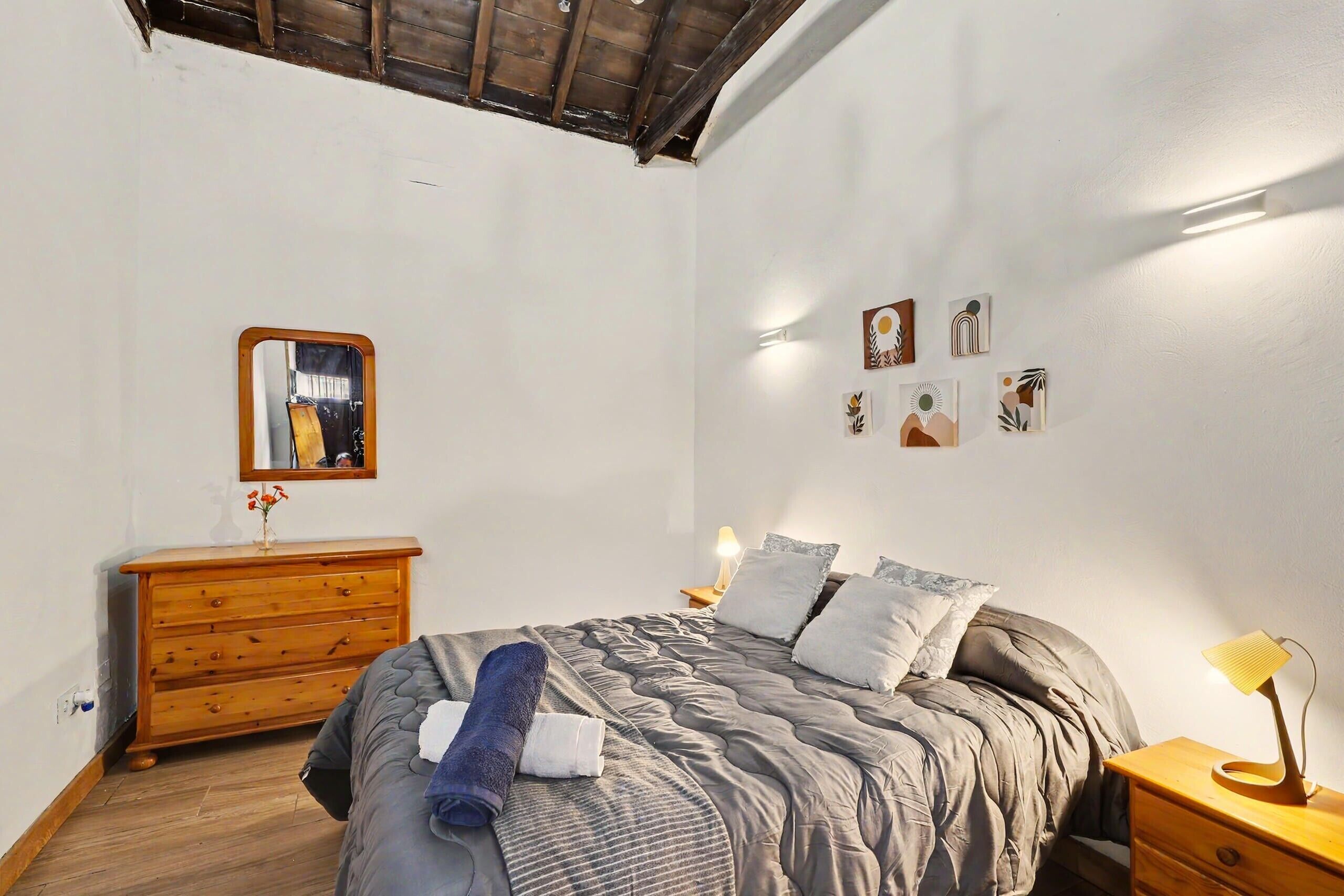 Ferros/tábuas de passar roupa, Wi-Fi, roupa de cama