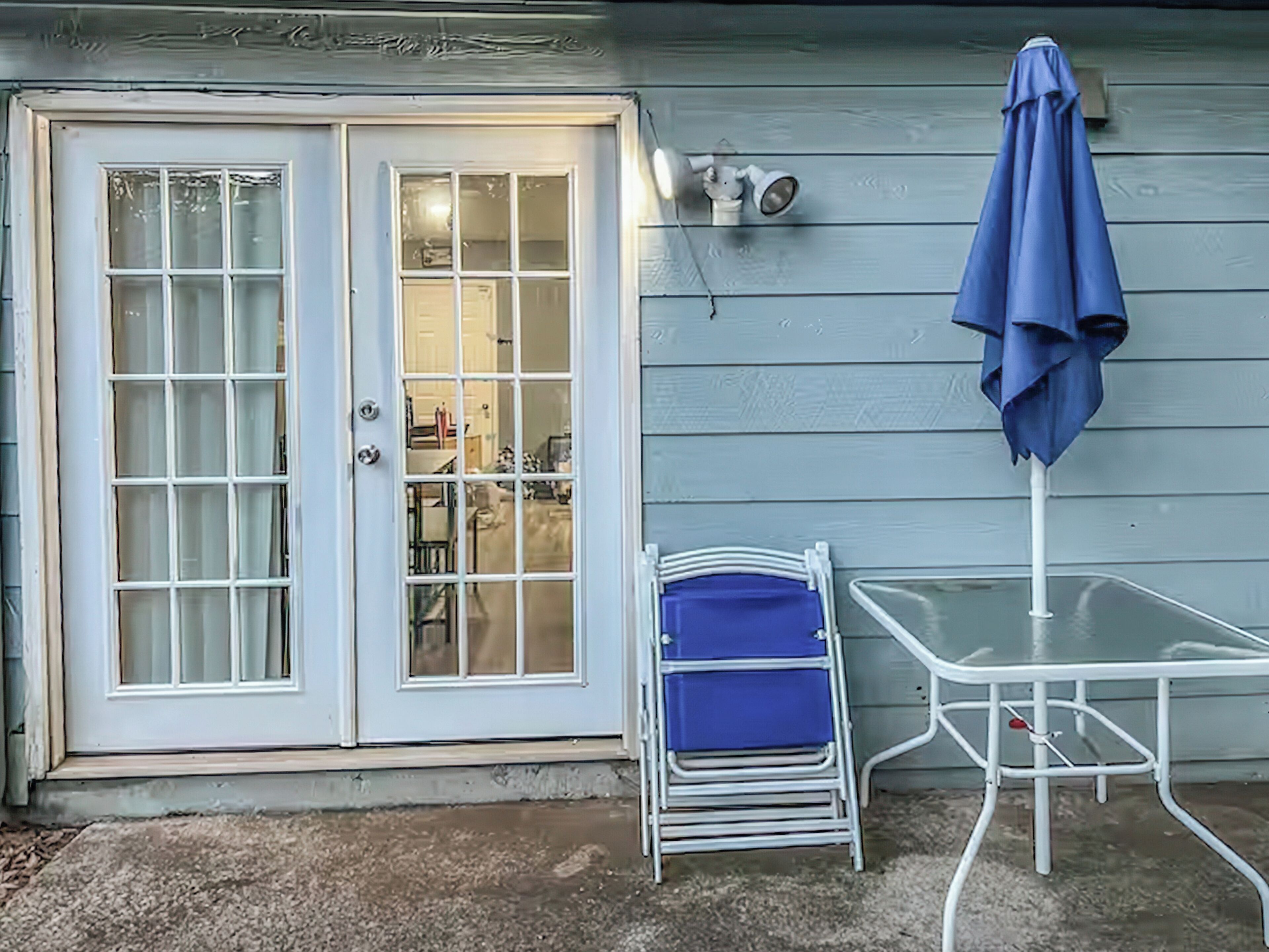 Comfort Room | Exterior detail