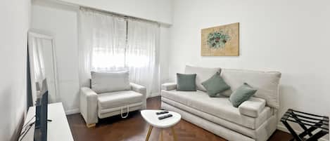 Apartment, 1 Bedroom, City View | Living room