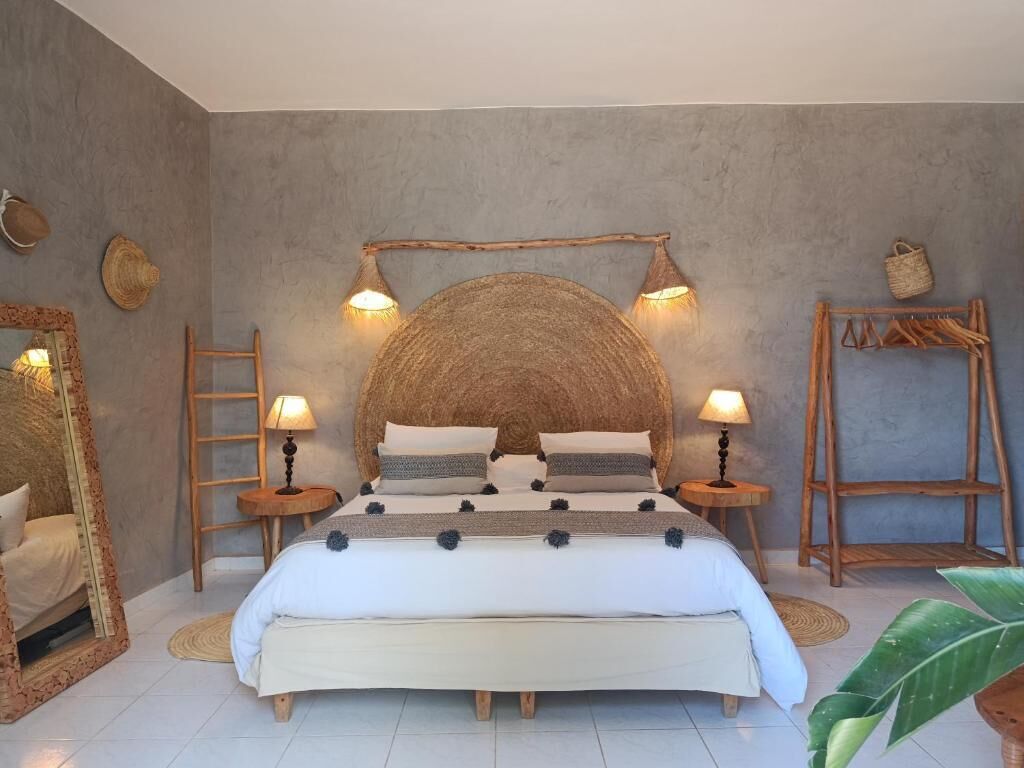 House | Free WiFi