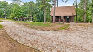 A rustic cabin with a gravel driveway, surrounded by trees. - Pine Haven-Serene & Natural Cabin-7 mi to Downtown (Eureka Springs)