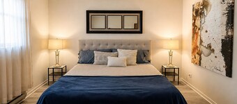 King bedroom apartment with workspace, AC, Parking, Laundry/by Arlington Heights