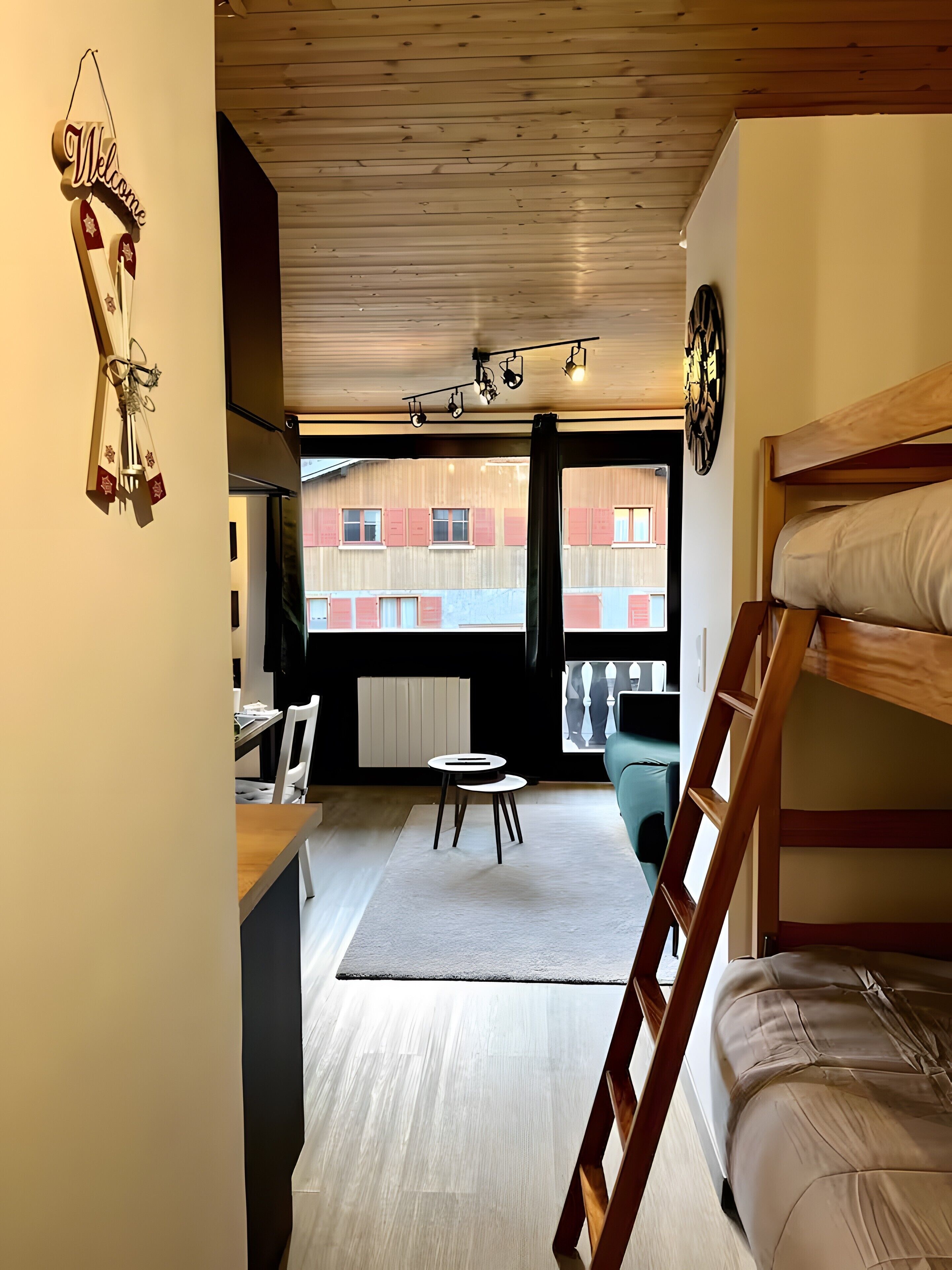 WiFi, bed sheets