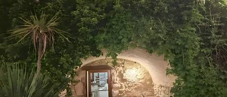 تناول الطعام بالخارج