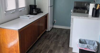 Cozy 2-bedroom cottage # 4 in beautiful Ludington with AC