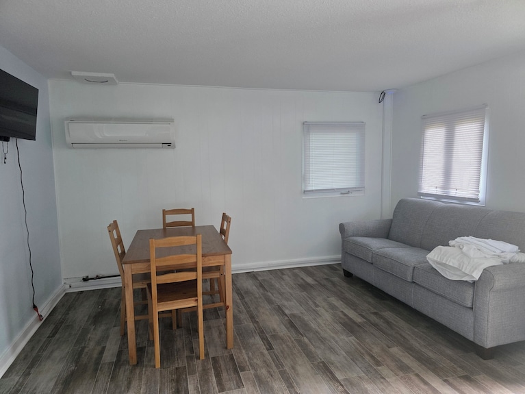 Cozy 2-bedroom Cottage # 4 In Beautiful Ludington With Ac - Ludington, MI