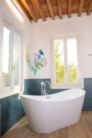 Luxury Double Room, Garden View | Bathroom | Hair dryer, slippers, towels, soap - Il Drago di San Giorgio (San Giorgio di Piano)