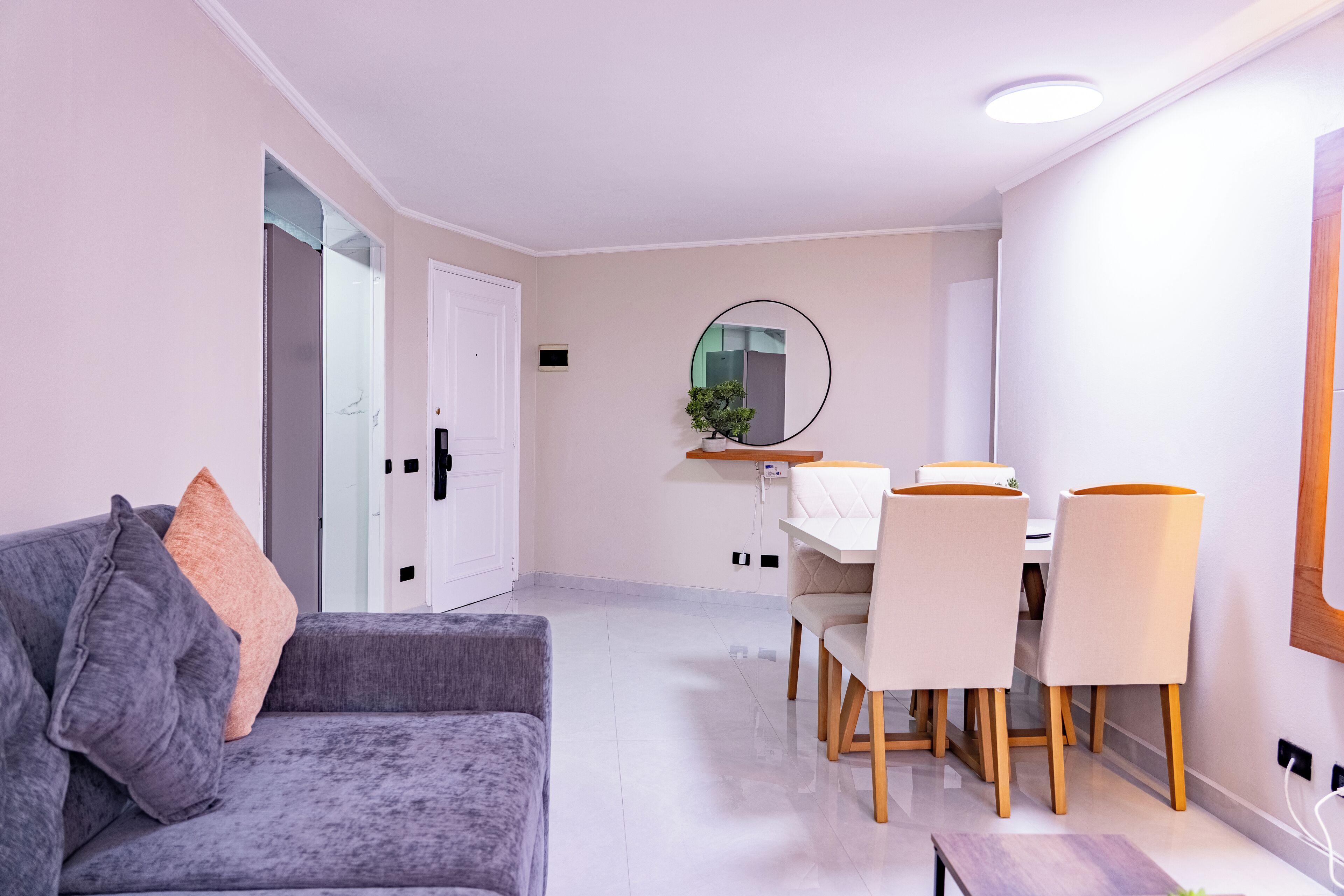 Deluxe Apartment, City View | Living area