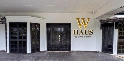Massive 8-Bedroom Petaling Jaya Holiday Home, Sleeps 16+ Near Kuala Lumpur