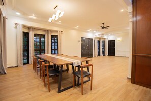 Dining - Massive 8-Bedroom Petaling Jaya Holiday Home, Sleeps 16+ Near Kuala Lumpur (Petaling Jaya)