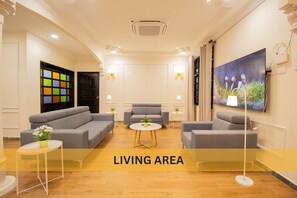 Lobby - Massive 8-Bedroom Petaling Jaya Holiday Home, Sleeps 16+ Near Kuala Lumpur (Petaling Jaya)
