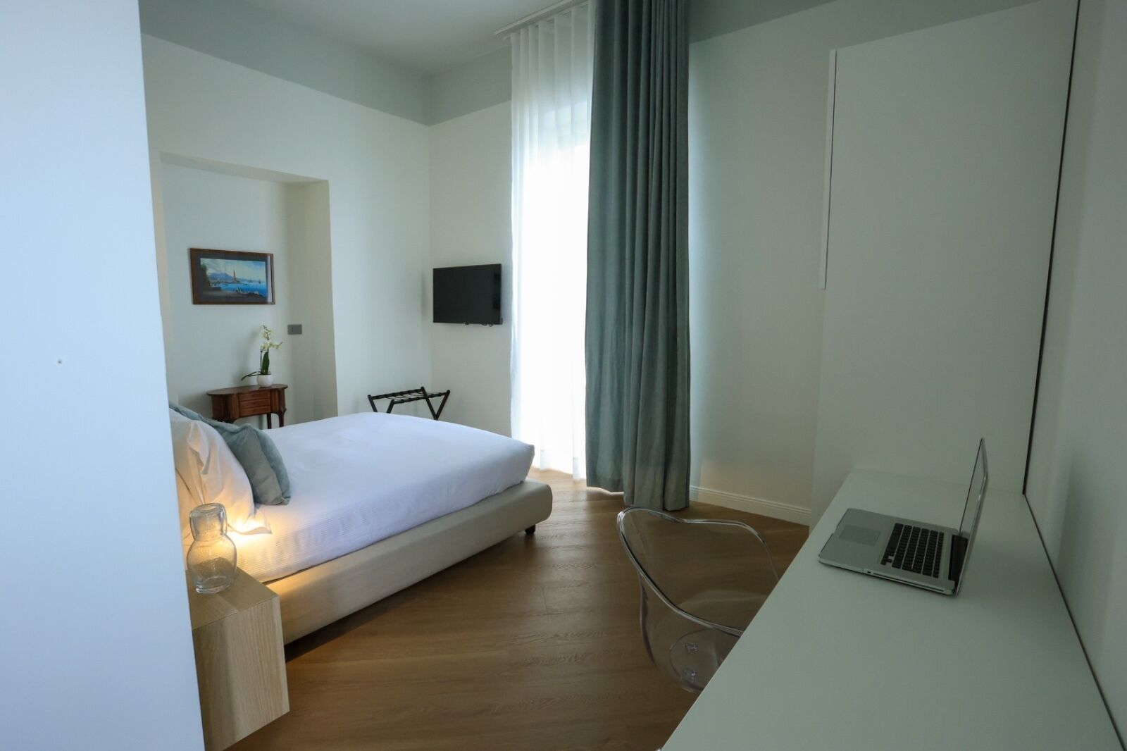 Studio Suite, City View | In-room safe, desk, blackout drapes, iron/ironing board