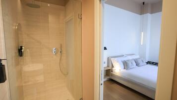Superior Double Room | Bathroom | Shower, hair dryer, slippers, towels