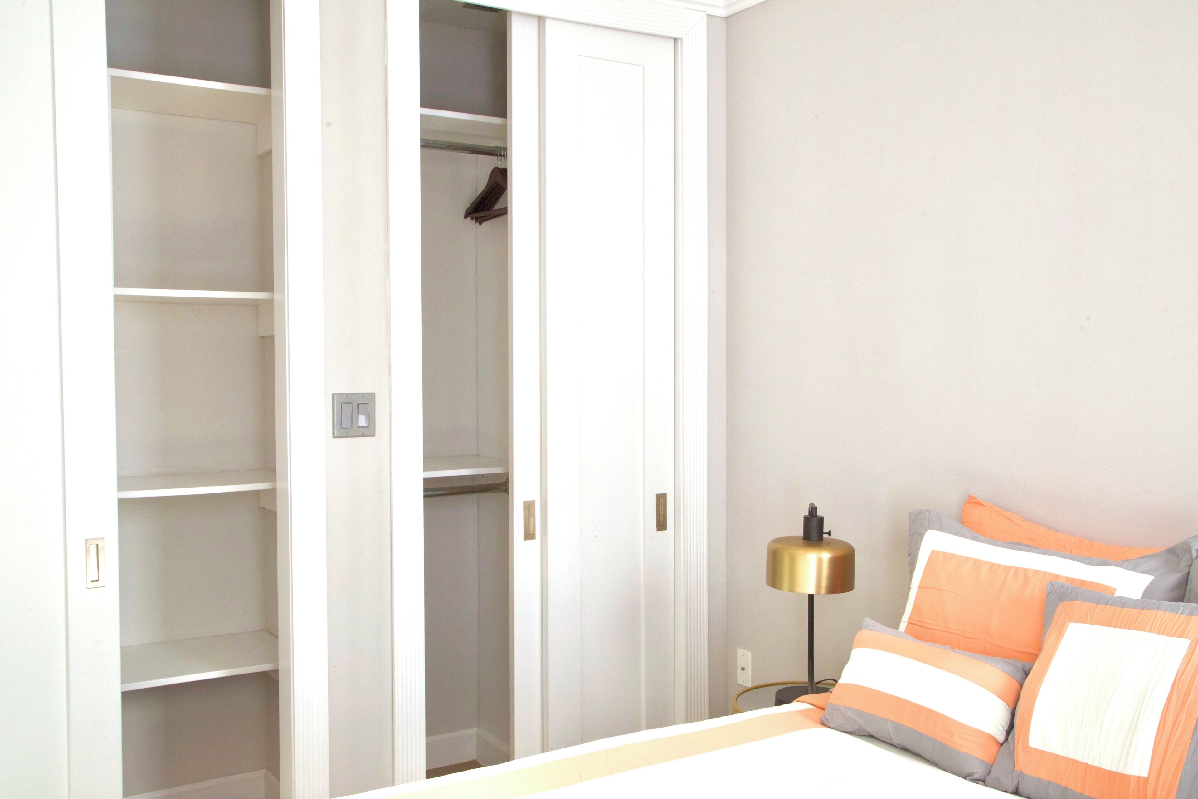 2 bedrooms, iron/ironing board, internet, bed sheets