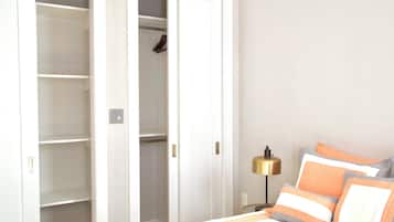 2 bedrooms, iron/ironing board, internet, bed sheets