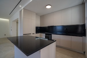 Fridge, oven, cookware/dishes/utensils, dining table