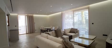 ซิกเนเจอร์คอนโด, 2 ห้องนอน, ห้องครัว, วิวภูเขา | ห้องนั่งเล่น