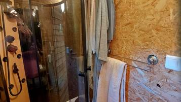 Dusche, Haartrockner, Handtücher