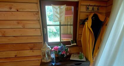 Chalet "In Nature" with Private Terrace, Shared Garden, and Wi-Fi