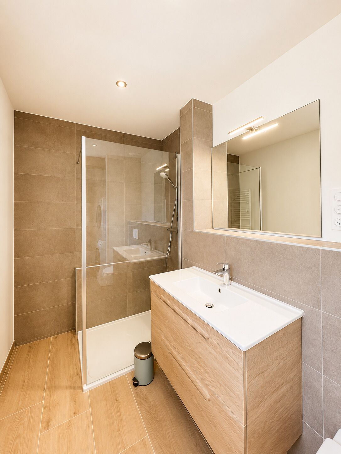 Douche, serviettes fournies
