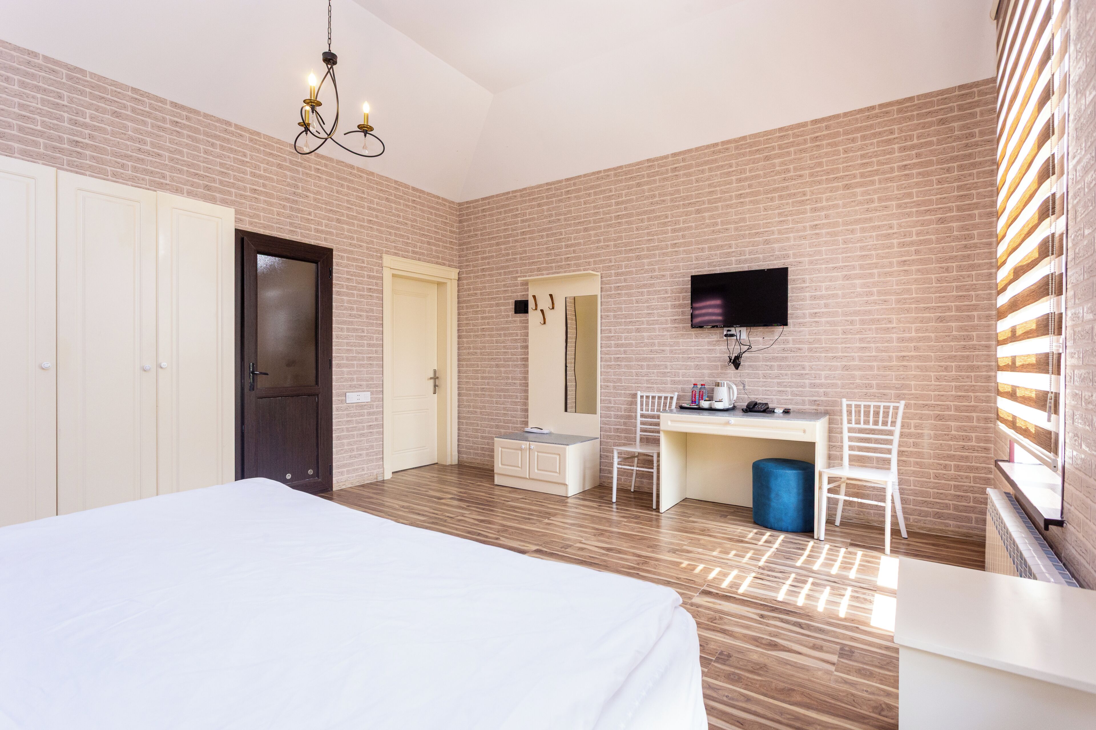 Ropa de cama de alta calidad, minibar, wifi gratis y ropa de cama 