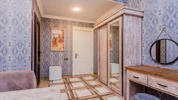 Premium bedding, minibar, free WiFi, bed sheets