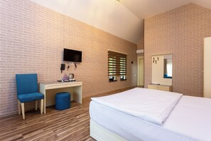 Habitación doble estándar, para no fumadores, vista al jardín | Ropa de cama de alta calidad, minibar, wifi gratis y ropa de cama