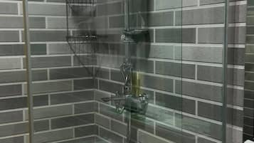 Ilmaiset hygieniatuotteet, hiustenkuivaaja, kylpytakit