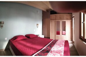 Iron/ironing board, WiFi, bed sheets - Castle Nest City Superior Suite (Nafpaktos)