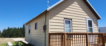 Cozy 1-bedroom cabin in serene Lemoyne with AC