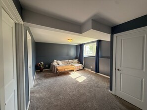 Smart TV - 6 Bedroom spacious house (Steinbach)
