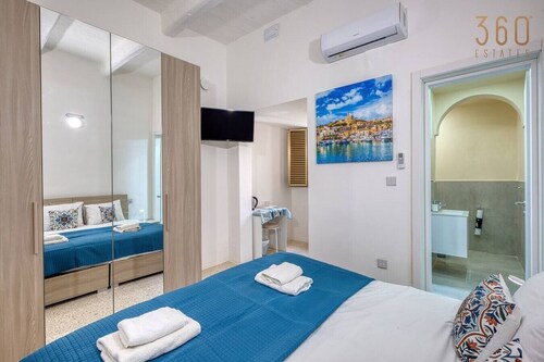 Modern Oasis near Prime Spots | Fast Wi-Fi & AC