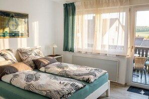 Room - Vrbo Property (Uettingen)