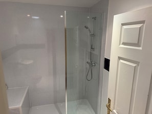 Towels, soap, shampoo, toilet paper