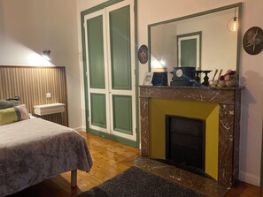 Silitysrauta/-lauta, internet, vuodevaatteet