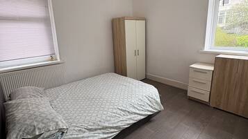 Iron/ironing board, internet, bed sheets