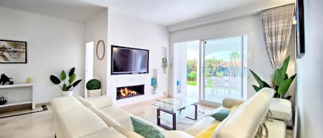 TV, fireplace