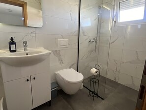 A bathroom with a sink, toilet, and shower. - Apartment Lavaran 4 (Vir)