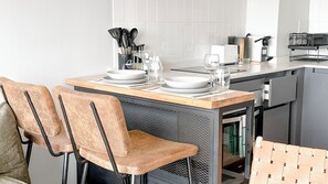 Kaffetrakter/tekoker, kjøleskap, mikrobølgeovn og ovn
