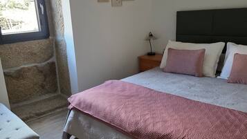 WiFi, bed sheets