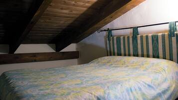 2 slaapkamers, een strijkplank/strijkijzer, beddengoed