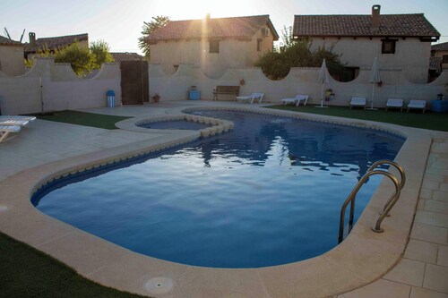Rural House in Lagunas de Ruidera - Sancho- Swimming pool-Barbecue-Jacuzzi -Pets