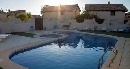 Rural House in Lagunas de Ruidera - Sancho- Swimming pool-Barbecue-Jacuzzi -Pets