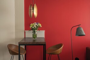 Deluxe Studio | Dining
