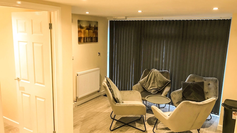 Apartment Sleeps 4 With Parking