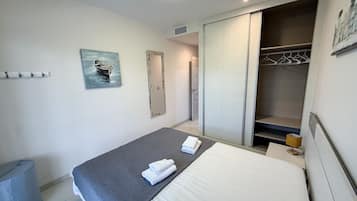 2 bedrooms, iron/ironing board, WiFi, bed sheets